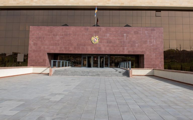 Müharibə öncəsi 100 zabitlə əyləncə təşkil edən erməni polkovnik həbs edilib