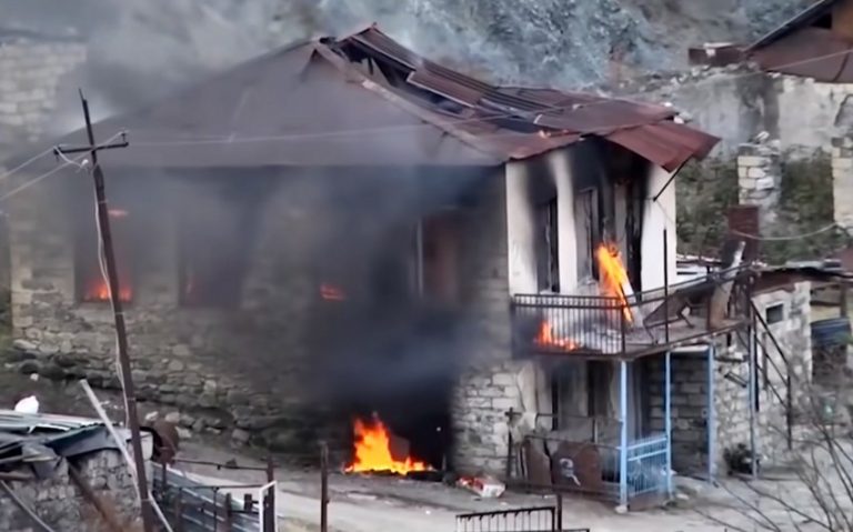 Laçını tərk edən ermənilər tapşırığa məhəl qoymadılar-evləri yandırırlar-FOTO