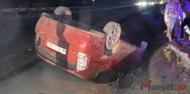 Azərbaycanda DƏHŞƏTLİ QƏZA: “Prius” AŞDI – Ağır xəsarət alan var (FOTO)