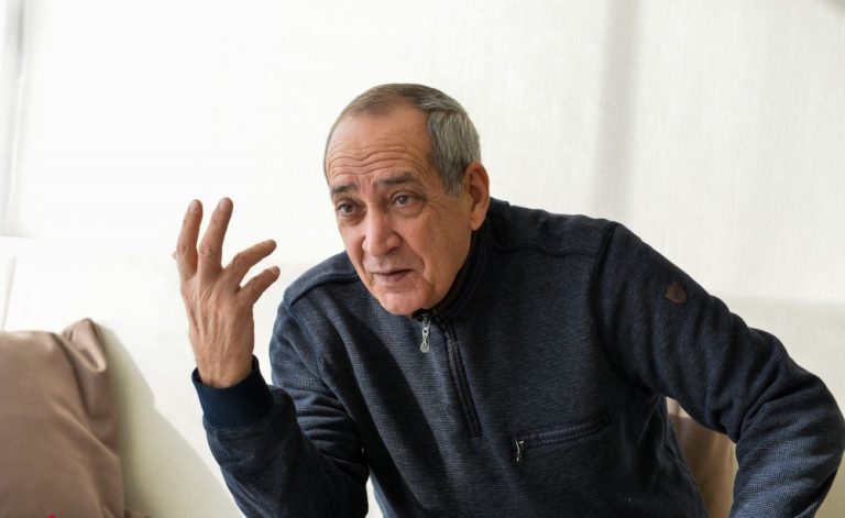 Xalq artisti: “Kanalı dəyişib, heyvanlar aləminə, futbola baxıram, çünki həkimim deyib ki…”