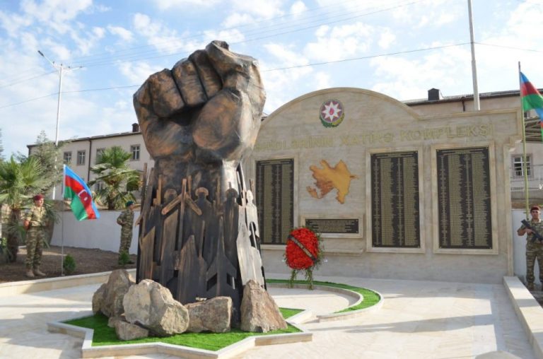 Birlik və həmrəyliyi səciyyələndirən “Dəmir yumruq”