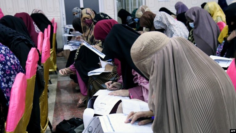 “Taliban” hökuməti əfqan qadınlarına universitet oxumağı qadağan etdi
