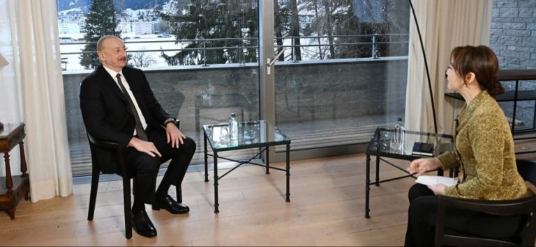 Prezidentin Davosda çinli jurnalistlə səmimi söhbəti – VİDEO