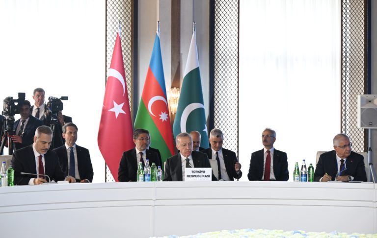Gələcək uğurlara dərin inam