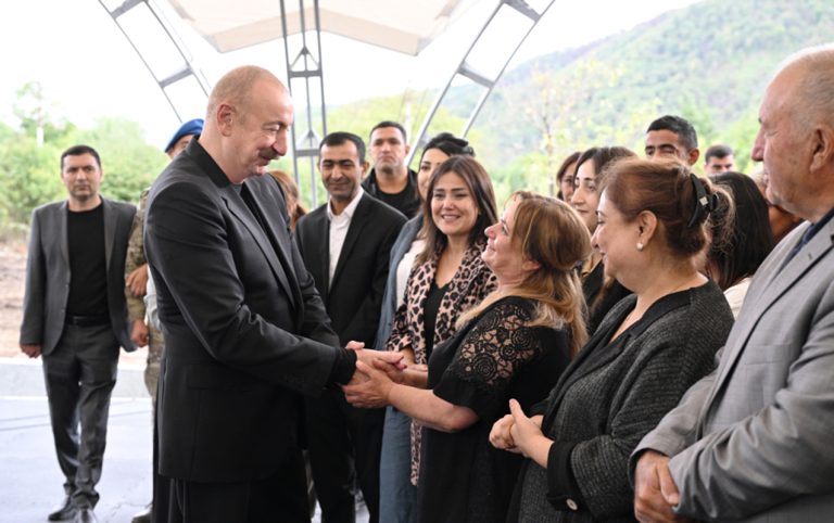 Tarixi günlərin işığında