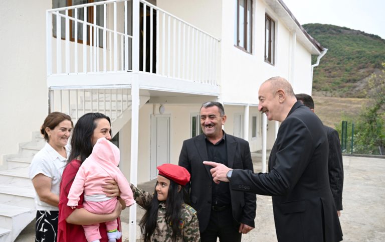 Prezident Seyidbəyliyə getdi – FOTOLAR