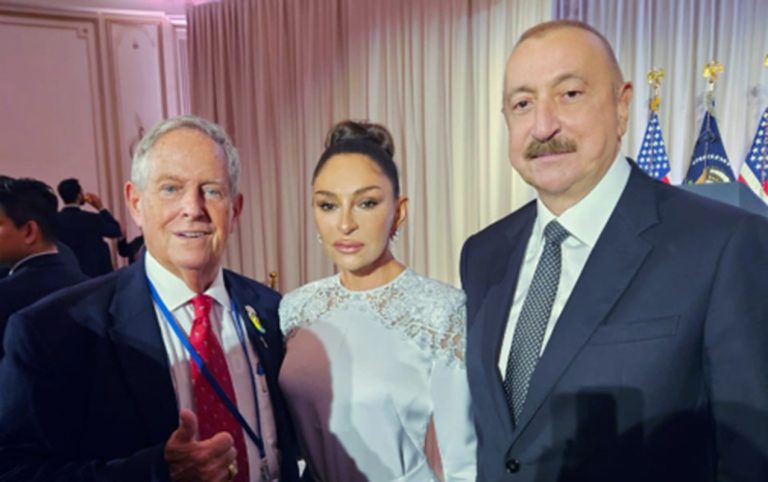 Prezidentlə xanımı rəsmi qəbulda – FOTOLAR