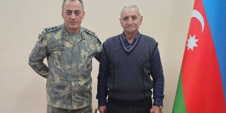 Hikmət Mirzəyev şəhid kapitanın atasını qəbul etdi – FOTO