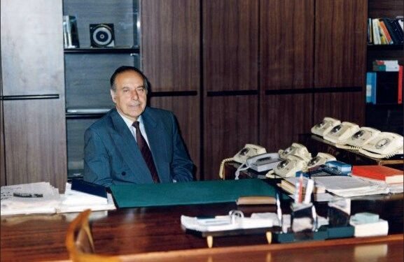 Siyasi meydanın lideri və cəmiyyətin aparıcı qüvvəsi