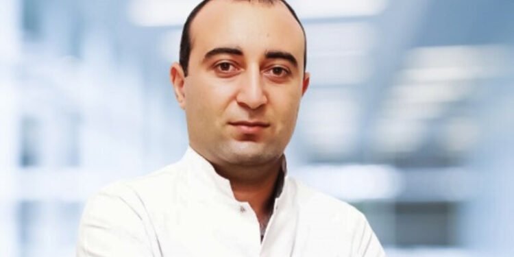 Tibb mərkəzində həkim tibb bacısının əri tərəfindən döyülüb