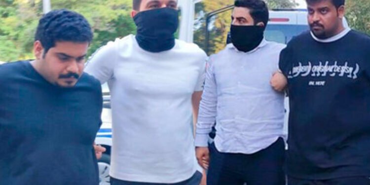 Şəhidlər xiyabanında nalayiq hərəkətlər edənlər üzr istədilər – VİDEO