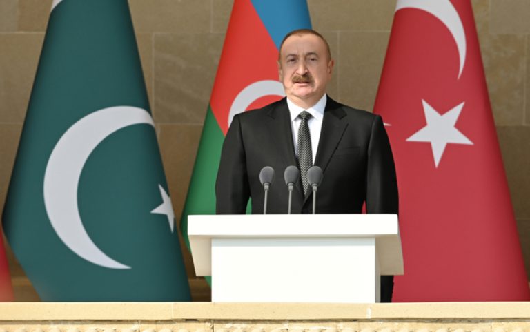 İlham Əliyev paradda çıxış etdi – Canlı