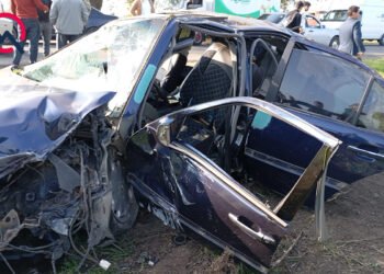 Cəlilabadda “Mercedes” dirəyə dəyib aşdı, sürücü yaralandı – FOTOLAR