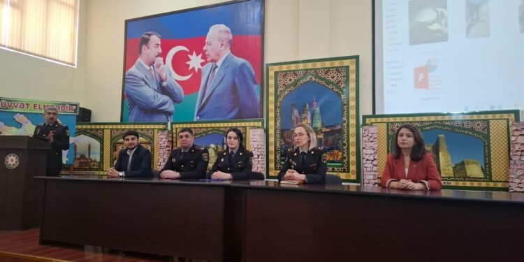 Polis Nəsimi rayonunda məktəblilərlə görüş keçirdi - FOTOLAR