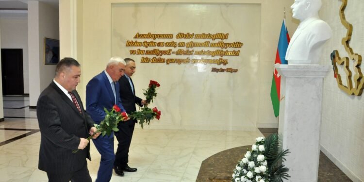 Pirallahıda "Konstitusiya və Suverenlik İli" çərçivəsində "Tarix yazan lider: Müasir dövlətçilik fenomeni" mövzusunda konfrans keçirildi - FOTOLAR