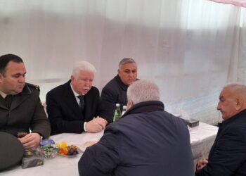 İcra başçısı vəfat edən qazinin yas mərasimində iştirak etdi – FOTOLAR