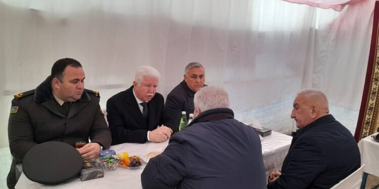 İcra başçısı vəfat edən qazinin yas mərasimində iştirak etdi - FOTOLAR