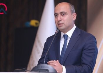 Şərhdə naziri “tag” etdi, o da cavab verdi