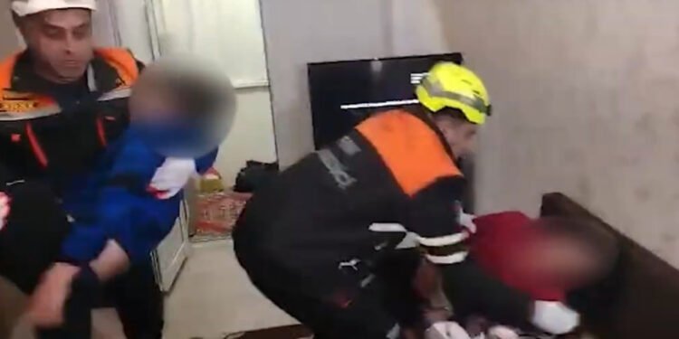 Xırdalanda evdə 3 nəfər huşsuz halda tapıldı - VİDEO