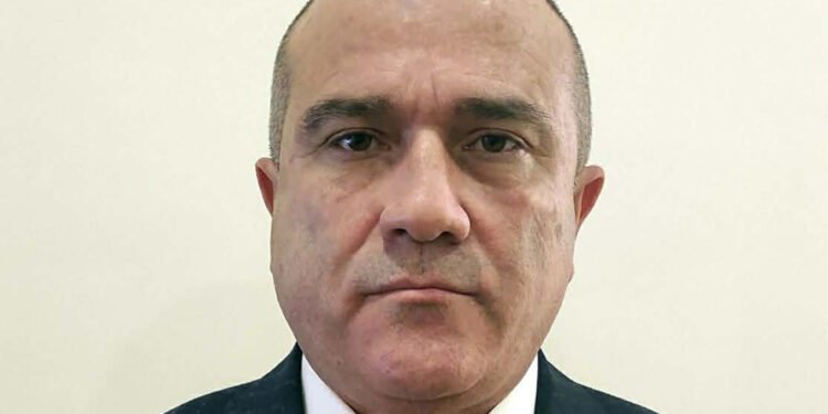 Yeni başçı müavinini işdən çıxardı