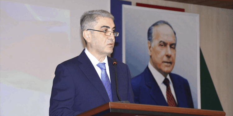 Yeni icra başçısı 23 illik müavini işdən çıxardı