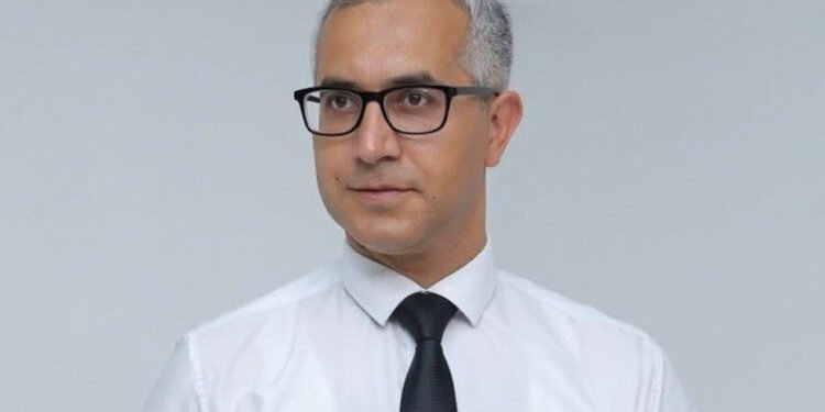 Tanınmış təhsil ekspertinə cinayət işi açıldı - Abituriyentlərə cavabları belə ötürürmüş