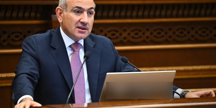 Paşinyan Qarabağ məsələsində “keçmişlər”i günahlandırdı