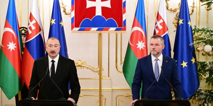 Prezidentlər bəyanatlarla çıxış etdi