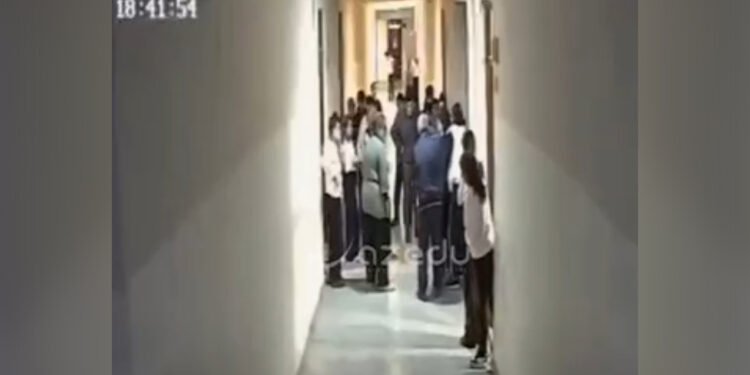 Boğazında çörək qalan şagirdi belə xilas etdilər - VİDEO