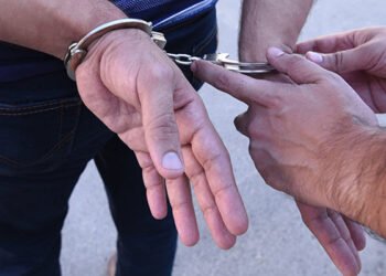 Avtobusda sürücünün telefonunu götürüb qaçan sərnişin saxlanıldı