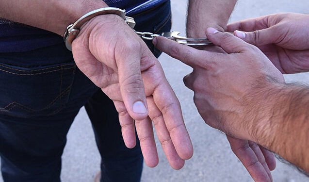 Avtobusda sürücünün telefonunu götürüb qaçan sərnişin saxlanıldı