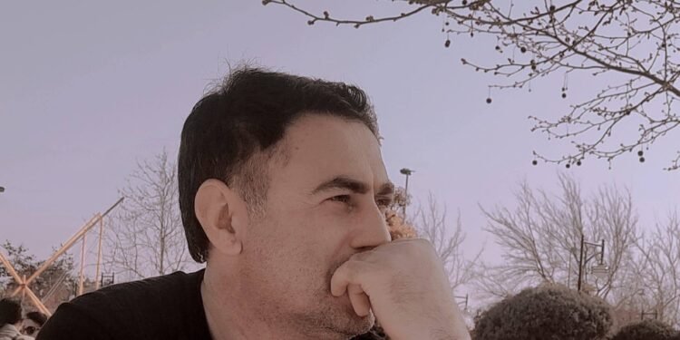 "Sinəsinə mina basdırılmış torpaqdı ömür..." - Vasif Əlihüseynin şeirləri...