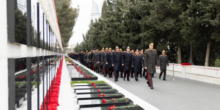 DİN-şəxsi heyəti Şəhidlər xiyabanını ziyarət etdi - VİDEO