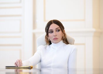 Dünyanın aparıcı güc mərkəzləri ilə bir cərgədə