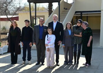 Prezident ailəsi ilə onlara qonaq getdi - FOTOLAR