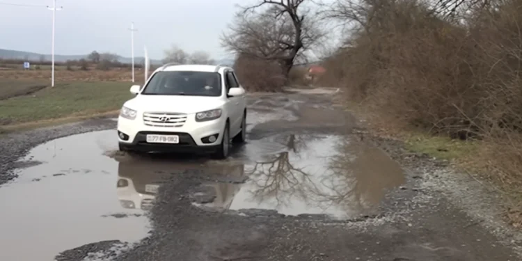 "Yollara baxan yoxdur, gəncləri buradakı şəraitsizliyə dözmür" - Oğuz sakinləri fəryad edir - VİDEO