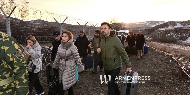 Azərbaycan nümayəndə heyəti Ermənistanda - Bu dəfə quru yolla getdilər - VİDEO