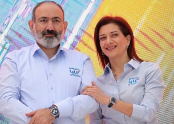 Paşinyanla Akopyan ayrıldı