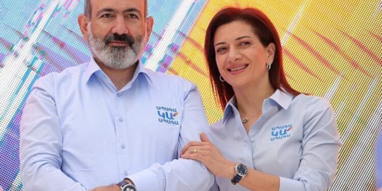 Paşinyanla Akopyan ayrıldı