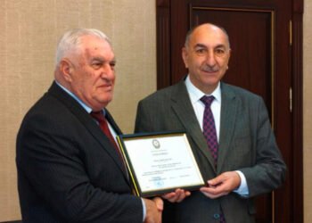 İcra başçısı ötən ay özünə köməkçi təyin etdiyi şəxsi vəzifəsindən azad etdi