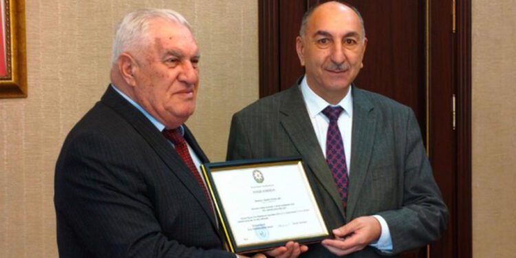 İcra başçısı ötən ay özünə köməkçi təyin etdiyi şəxsi vəzifəsindən azad etdi