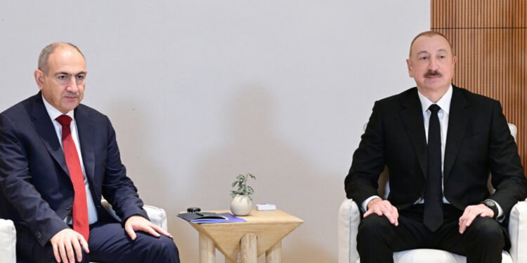 Əliyevlə Paşinyanın geniş tərkibdə görüşü keçirilir - VİDEO - FOTOLAR