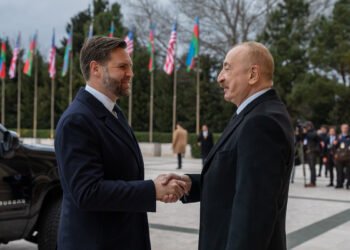 Vens İrəvanla Bakıya tarixi səfərindən bu görüntüləri paylaşdı - VİDEO