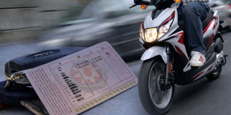 Mobed sürücülərinin nəzərinə - Bu tarixdən sürücülük vəsiqəsi tələb olunacaq