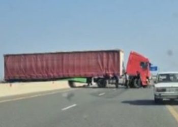 Biləsuvarda TIR qəzaya düşdü - VİDEO