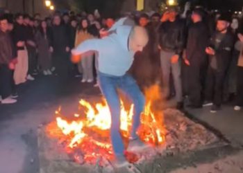 Nazir Xankəndidə tələbələrlə yallı getdi, tonqaldan tullandı - VİDEO