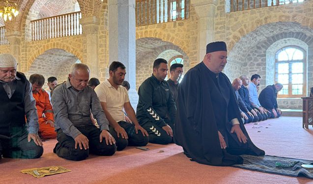 Bayram namazı bu saatlarda qılınacaq - Adambaşına 15 manat fitrə