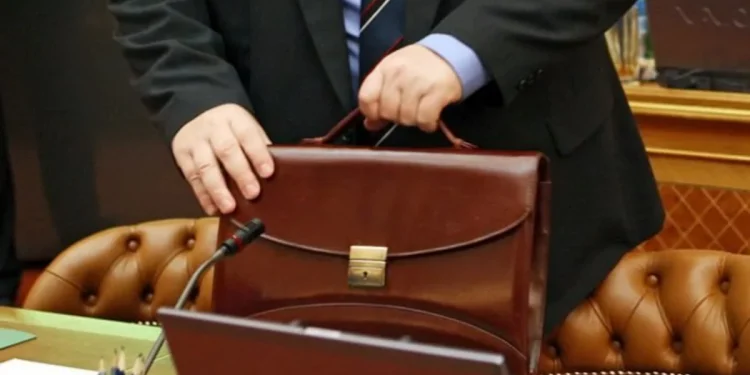 Daha bir icra hakimiyyətində kütləvi ixtisar: 39 nəfər işdən çıxarıldı