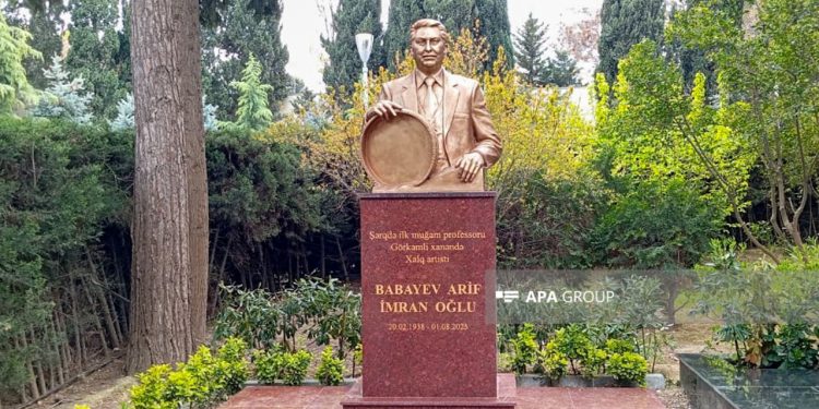 Arif Babayevin qəbirüstü abidəsi ucaldıldı - FOTO