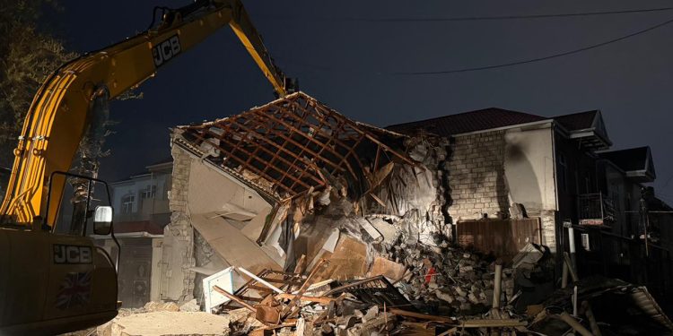  Keşlədə kollektorun üzərində tikilən ev sökülür - VİDEO